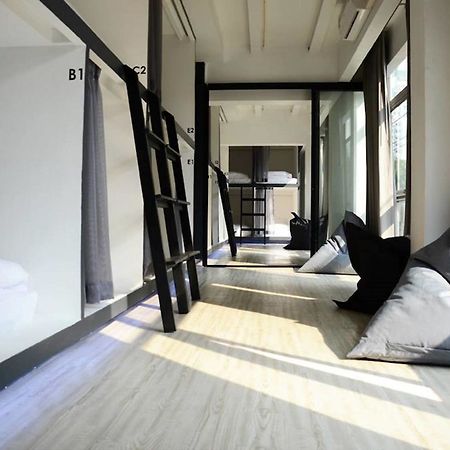 3 Howw Hostel At Sukhumvit 21 Bangkok Exterior photo