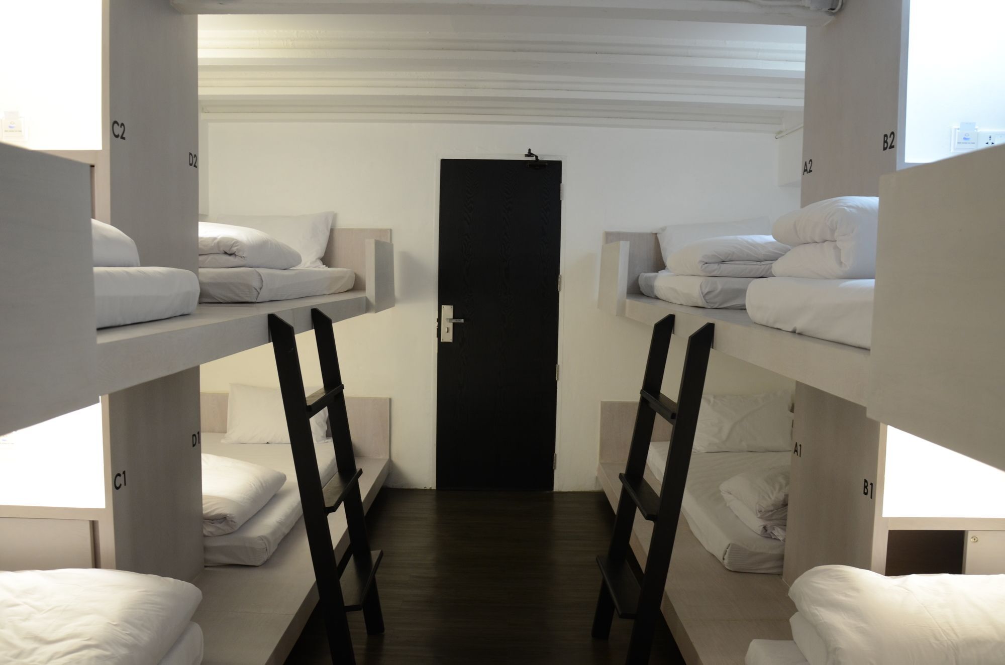 3 Howw Hostel At Sukhumvit 21 Bangkok Exterior photo