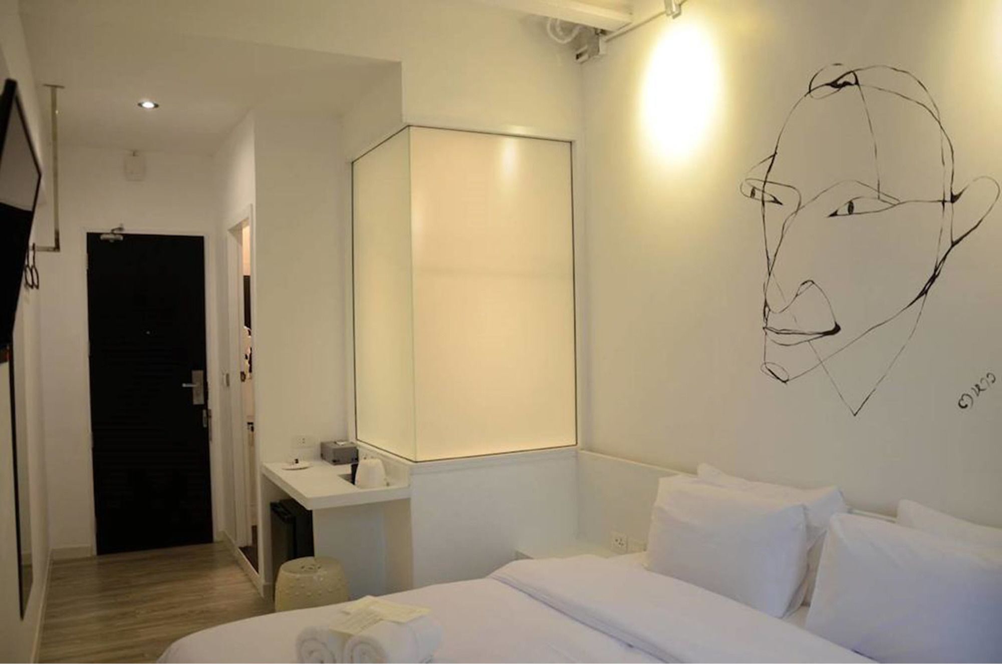 3 Howw Hostel At Sukhumvit 21 Bangkok Exterior photo