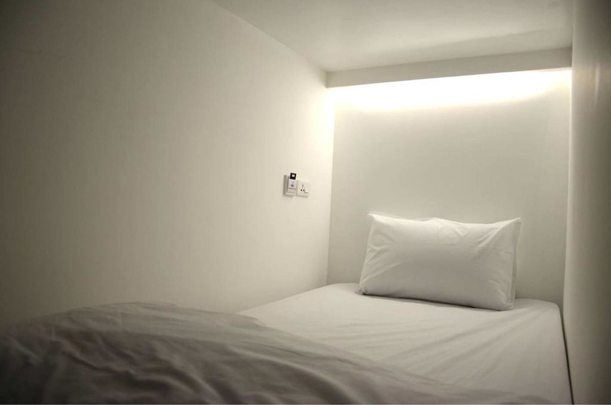 3 Howw Hostel At Sukhumvit 21 Bangkok Exterior photo