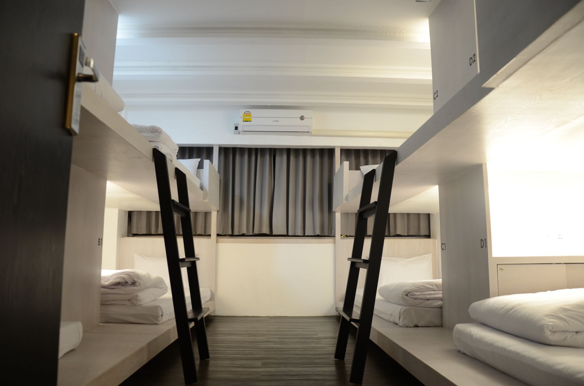 3 Howw Hostel At Sukhumvit 21 Bangkok Exterior photo