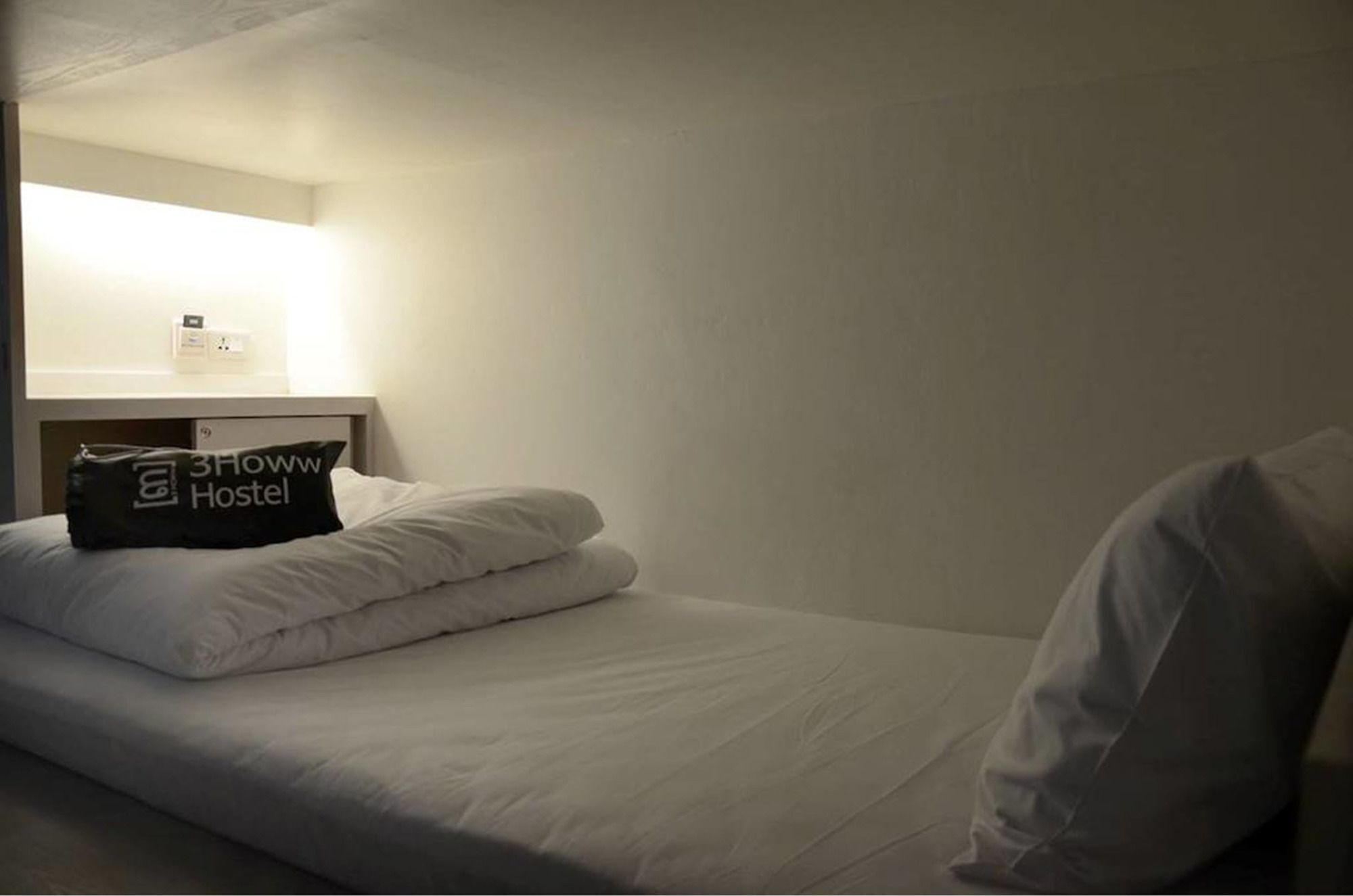 3 Howw Hostel At Sukhumvit 21 Bangkok Exterior photo